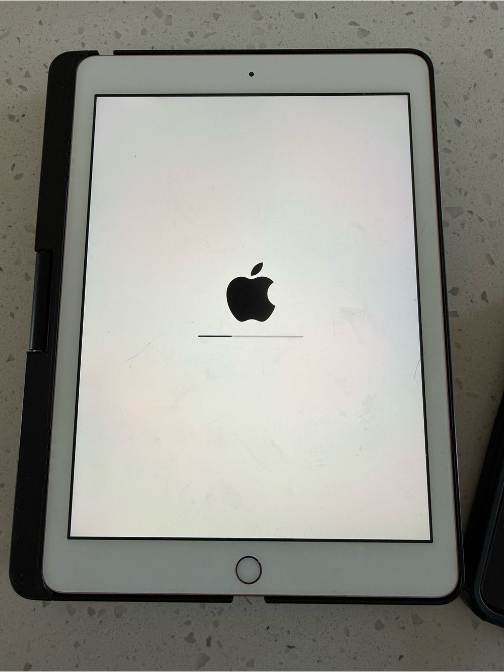 Apple iPad Tablet in White with Black keyboard